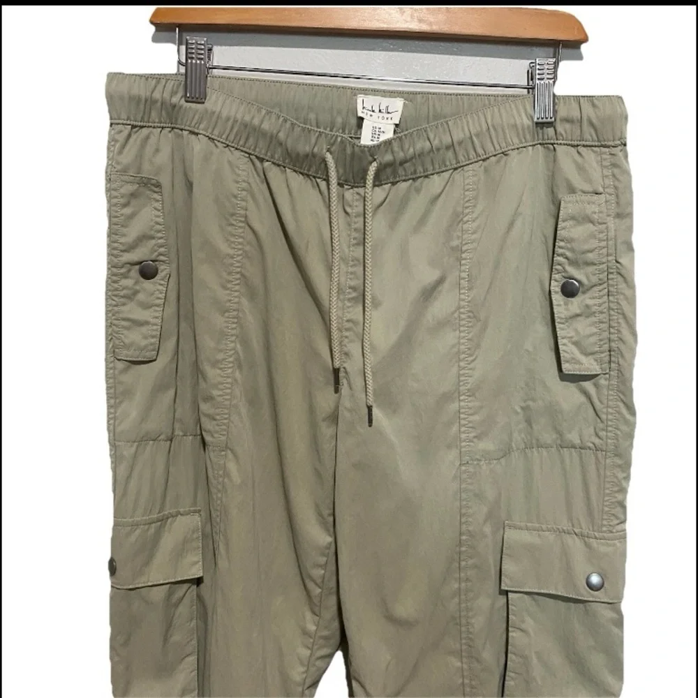Nicole Miller New‎ York Women's Sage Green Joggers Size M w/ Multiple Pockets